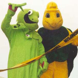 iggy_and_sparky_float_parade_2001.jpg